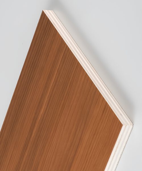 Pannelli multistrato in pioppo a filiera corta per arredo e strutture leggere